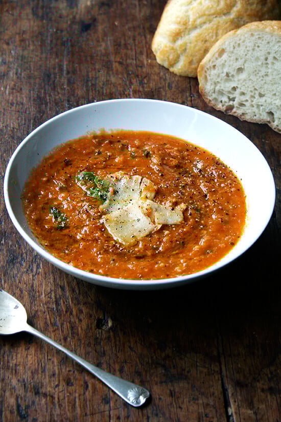 Easy Roasted Tomato Bread Soup: A Cozy, Hands-Off Weeknight Meal